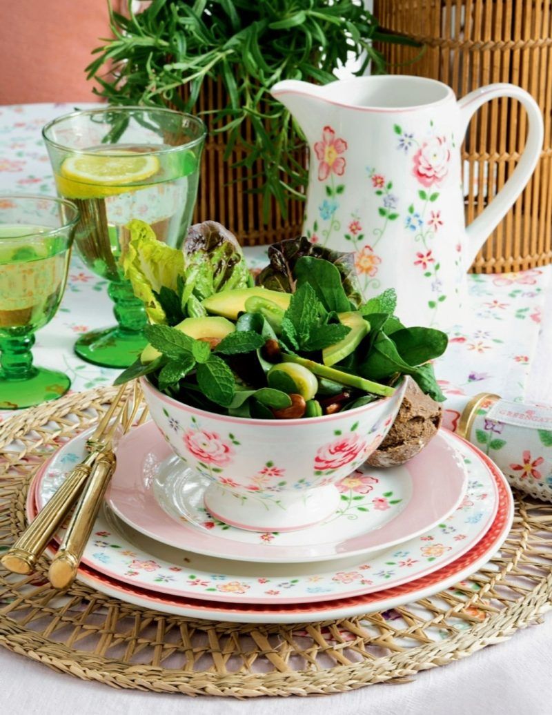 La tassa gran Tea cup Columbine White de GreenGate és una edició limitada, el seu estampat és molt exclusiu i com sempre, tan característic d' aquesta firma danesa.

Et podem oferir altres complements amb aquest estampat Columbine White: plats, bowls, tea towels, tassa latte cup i mini latte cup.

T'imagines aquesta tassa prenent un Earl Grey tea o un cappuccino?

És una tassa ideal per un esmorzar!

No podrem fer repeticions degut a que és una edició limitada, no et quedis sense!

Medeix 9 cm. x 11 cm. i té una capacitat de 400 ml.

A INHALA Cafès i Tes som punt de venda de GreenGate i és a casa nostra on podràs trobar sempre les últimes novetats en complements per prendre els teus millors cafès, tes, infusions i xocolates.

Ens vens a veure a Granollers o t'ho portem a casa?