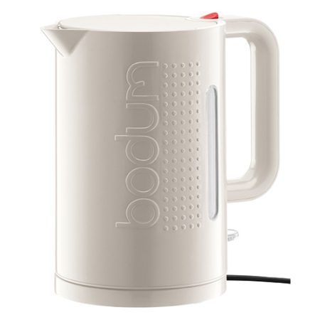 El bullidor elèctric BISTRO de Bodum en color blanc té una capacitat per 1 litre d’ aigua, és un dels complements de Bodum que més ens agrada per la seva utilitat i funcionalitat. Pensat per estalviar energia ja que s’ atura de manera automàtica un cop ha arrencat el bull. És ideal per escalfar aigua per preparar cafè, tes i infusions. També el tenim disponible en 0,5 litre, en color negre i blanc. A INHALA Cafès i Tes pots trobar molts complements i accessoris de la firma Bodum, estem per aconsellar-te. Som INHALA la teva botiga de cafès, tes, xocolates i productes gourmet, estem al carrer Portalet, 9 de Granollers, just al costat de la Porxada.