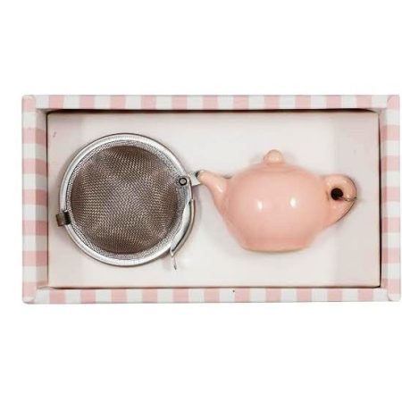 El filtre infusor amb cadena "Tetera Pale Pink" de GreenGate és de ceràmica i és un detall ideal per a regalar a un amant dels tes.

També et podem oferir molts altres complements d' aquesta preciosa firma danesa: tasses, mugs, latte cups, plats petits, mitjans i grans, culleres, estovalles, gerres, sucreres.

Vols veure altres filtres infusors per preparar un te o infusió? Clica aquí?

A INHALA Cafès i Tes som punt de venda de GreenGate des de fa molts anys, ens encanten les seves tasses per gaudir dels bons moments de cafès i tes.

Estem a Portalet, 9, Granollers, Barcelona.