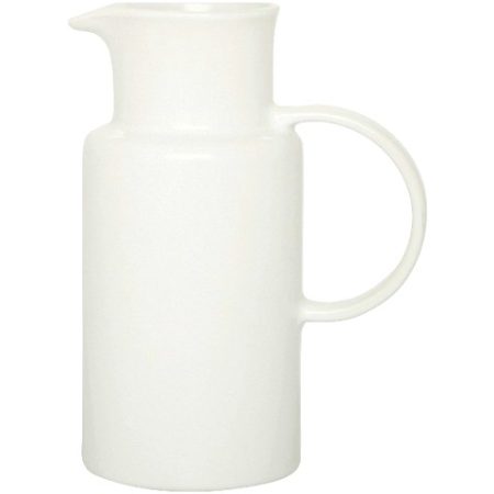 La gerra de ceràmica d'Émile Henry és ja una edició limitada i encara la pots trobar a la nostra botiga INHALA.

Té una capacitat de 1'2 litres.

Medeix 10 cm. x 21,8 cm. x 16,7 cm.

Émile Henry és una firma de la Borgonya francesa amb molt prestigi internacional que fabrica articles de ceràmica per la cuina des de 1850.

Utilitza argila, la fa coure a més de 2000ºC i després li aplica manualment un esmalt natural.

És una idea genial per regalar.

A INHALA Cafès i Tes podràs trobar una selecció molt acurada d’articles d’Émile Henry: safates pel forn, forns per fer pa, forns per fer baguettes, safates per fer quiches, plats, bowls, gerres, amanideres i uns fantàstics pots de conservació.