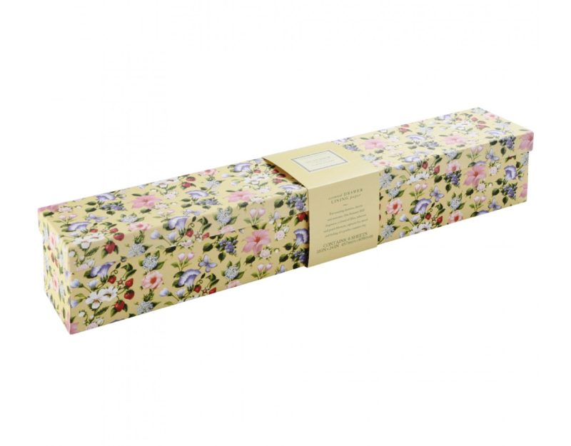 Els papers perfumats amb la fragància Summer Hill  de Crabtree & Evelyn es presenten en una bonica capsa de cartró amb motius florals de color groc. Són 8 fulls perfumats que medeixen 30,50 cm. x 57,15 cm. Deixaran un perfum floral molt agradable als teus calaixos i armaris. És un regal meravellós! A INHALA Cafes i Tes som punt de venda de Crabtree & Evelyn des de sempre, pots veure algun dels productes clicant aquí.