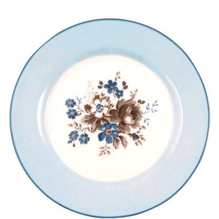 El plat MARIE Dusty Blue de GreenGate és de porcelana i medeix 20,5 cm. de diàmetre. El seu elegant estampat combina amb molts colors de la col.lecció ALICE Everyday. Els plats de GreenGate són un complement preciós per acompanyar les tasses de cafè o de te d'aquesta firma danesa tan exclusiva a més de creamer (la gerra petita per la llet), tea towels, tovallons, tasses latte cup i molt més. Si encara no coneixes GreenGate, vine a INHALA, t’ esperem.