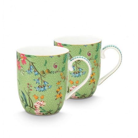 La tassa mug petita JOLIE Green de Pip Studio és de porcelana i té una capacitat de 145 ml. El seu estil és clàssic i modern a la vegada, tot combinant colors rosa pastel amb detalls en color daurat. La seva mida és perfecta per prendre un cafè, un tallat o un te. A més, combina perfectament amb altres estampats de Pip Studio, inclús amb altres tasses o teteres de la nostra estimada firma danesa GreenGate. Ens vens a veure i t’ho ensenyem? Vine a INHALA Cafès i Tes, estem a Portalet, 9 de Granollers, Barcelona.