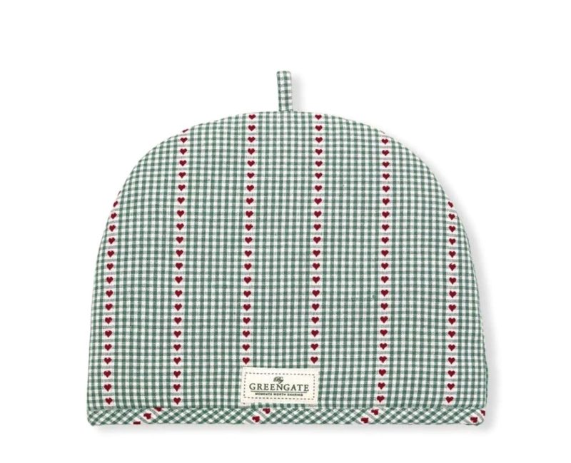 La funda per tetera Tea cosy Bea Green de GreenGate medeix 26 cm. x 28 cm.

És de cotó 100% OEKO-TEX i el farcit és de 100% polyester.

Apta per anar a la rentadora.

A INHALA Cafès i Tes també disposem d’ altres complements de la firma danesa GreenGate: gerres per la llet, plats, tasses, mugs, davantals, termos, estovalles, culleres, teteres.

Estem a Portalet, 9 de Granollers, Barcelona.