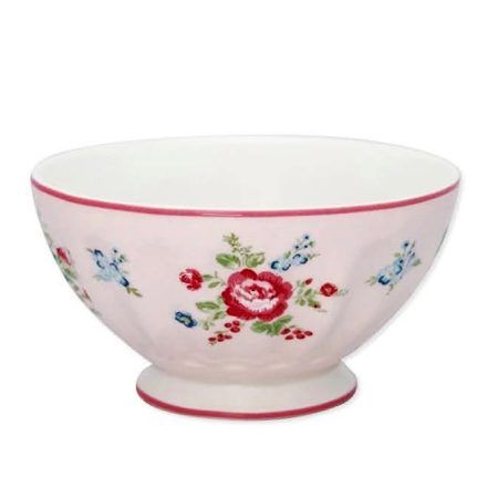 El bowl i la tassa Latte cup ROBERTA White de GreenGate és novetat en la col.lecció de Primavera-Estiu. És una tassa molt elegant que podria ser la teva tassa preferida pels teus cafès i tes. El seu estampat amb flors grans i el fons de color rosa pàl.lid és preciós, a més tenim el plat petit de porcelana que la pot acompanyar, també tea towels, culleres, estovalles i més complements que combinen perfectament. Vine a descobrir la nova col.lecció de GreenGate a INHALA Cafès i Tes, estem a Portalet, 9 de Granollers, Barcelona. Si ho prefereixes, t’ho podem enviar a casa. El french bowl XL ROBERTA Pale Pink de GreenGate és un complement perfecte per un esmorzar elegant. Té una capacitat de 400 ml. Medeix 7,5 cm. x 13,5 cm. També tenim el plat de 20,5 cm. que li fa joc, el tovalló de cotó, el tea towel i la tassa latte cup (sense nança). A INHALA Cafès i Tes som punt de venda de GreenGate des de fa molts anys. Pots veure altres articles de GreenGate... aquí.