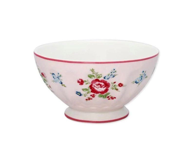 El bowl i la tassa Latte cup ROBERTA  White de GreenGate és novetat en la col.lecció de Primavera-Estiu.  És una tassa molt elegant que podria ser la teva tassa preferida pels teus cafès i tes.  El seu estampat amb flors grans i el fons de color rosa pàl.lid és preciós, a més tenim el plat petit de porcelana que la pot acompanyar, també tea towels, culleres, estovalles i més complements que combinen perfectament.  Vine a descobrir la nova col.lecció de GreenGate a INHALA Cafès i Tes, estem a Portalet, 9 de Granollers, Barcelona.  Si ho prefereixes, t’ho podem enviar a casa.