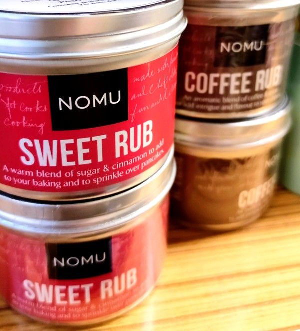 Sweet Rub Nomu con especias en Inhala Cafés y Tés, Portalet, Granollers, Barcelona. También tenemos Coffee Rub y Provençal Rub. Y especias a granel como pimienta negra, canela, vainilla.