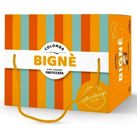 La Colomba BIGNÉ a la Crema Pastissera d' Albertengo pesa 1 kg. La Colomba és el “Panettone de Pasqua” i és molt tradicional a Italia per Pasqua. És la versió de primavera del panettone italià, és molt esponjosa. A INHALA fa molts anys que arriba per aquesta època de l’ any, protagonista de sobretaules, també és ideal en un bon esmorzar o berenar acompanyant un bon cafè, te o infusió. Enguany també hem apostat per la Colomba al Cioccolato i també per la novetat Colomba a la Crema de Festuc totes dues són espectaculars. Pes net: 1 kg. Es tracta d’ un producte artesà 100%, elaborat a Italia.