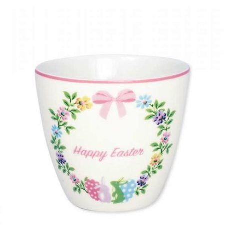 La tassa Latte cup AYSEL White de GreenGate és una edició especial per Pasqua. El seu disseny és dolç i romàntic que la fan ideal tan per nens com per adults. Com totes les tasses Latte cups de GreenGate són apilables, aptes per microones i rentavaixelles. Té una capacitat de 300 ml. És ideal per combinar amb qualsevol complement de la col.lecció ALICE Everyday de GreenGate. A INHALA Cafès i Tes som punt de venda de GreenGate, firma danesa molt original i elegant per gaudir dels teus moments de cafès, tes i infusions.