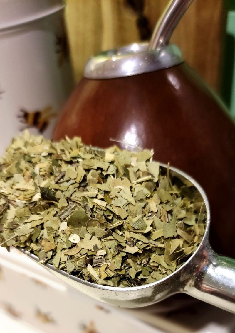 La Yerba MATE Bio ha arribat a INHALA i el venem "a granel" tot i que si fas la compra per aquí, el servim en un paquet de 200 grams.

Origen: Brasil.

Necessites el mate (carabassa) i la bombilla per preparar-lo? Doncs també els tenim!

Vols conèixer altres tes i infusions de la nostra selecció? Clica aquí i gaudeix!

Som INHALA Cafès i Tes i ens trobaràs al carrer Portalet, 9 de Granollers, Barcelona.

La nostra botiga Online sempre està oberta 