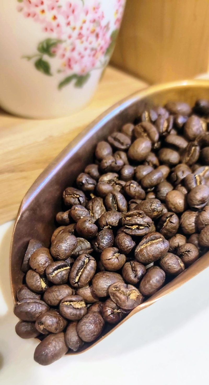 Cafè de TANZANIA Caracolillo "Peaberry" en paquet de 250 grams. El servim en paquets de 250 grams, en gra o mòlt? Quina cafetera tens? A INHALA pots trobar una selecció de cafès d’arreu del món, estem a Granollers, al carrer Portalet, ben a prop de la Porxada.