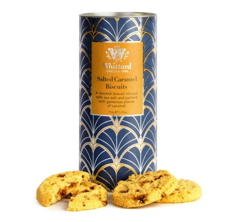 Les galetes “Salted Caramel Biscuits” de Whittard of Chelsea són senzillament espectaculars i es presenten en una bonica llauna cilíndrica amb 150 grams.

A la nostra selecció de galetes també podràs trobar els Classic Shortbread, les de Maduixa amb Xocolata blanca, les galetes amb Earl Grey Tea i les Triple Xocolata. Totes són delicioses i presentades en aquest bonic pot cilíndric fan que sigui un regal ideal per un amant dels tes, cafès i infusions.

A INHALA t’ oferim una acurada selecció dels millors cafès, tes, xocolates i galetes.