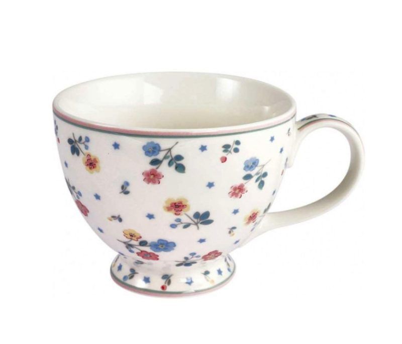 La tetera “teapot” floral de porcelana ADELENA White de GreenGate és novetat en la col.lecció de Tardor-Hivern'2023.

El seu estampat amb petites flors de color blau, rosa, gris, verd en diferents tons fan que sigui molt original.

També hi ha flors amb un toc de color groc, això fa que aquesta tetera es pugui combinar amb totes les tasses mug i latte cups de la col.lecció Alice Everyday de GreenGate fent que cadascú pugui crear el seu propi joc de te.

En la galeria de fotos pots veure altres articles amb aquest estampat Adelena White com plats, tasses, mugs, les "teacup", bowls, tea towels, estovalles.

Com que és de porcelana gruixuda, ajuda a mantenir durant més temps a temperatura del te i cafè.

Ideal per servir tes, infusions, cafè i també, una bona xocolata calenta.

A INHALA Cafès i Tes som punt de venda de GreenGate, firma danesa molt exclusiva.

Estem a Portalet, 9 de Granollers, Barcelona. T’esperem!