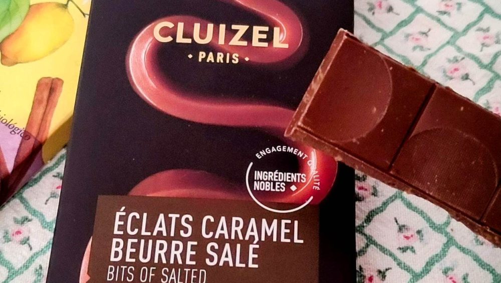 Rajola xocolata amb llet "Caramel punt de Sal" de Michel Cluizel. A INHALA Cafès i Tes trobaràs una selecció de cafès acabats de torrar, tes i infusions, xocolates selectes i delicioses galetes. Estem a Portalet, 9 de Granollers, Barcelona. Has vist el tea towel de GreenGate?