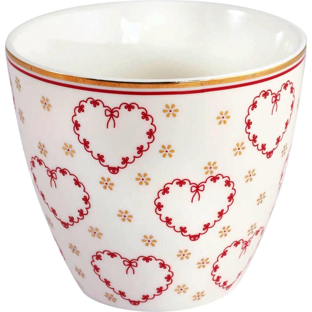 La tassa Tea mug EMBERLY White forma part de la nova col.lecció de GreenGate per aquesta Tardor-Hivern'2023 també el seu plat petit de porcelana que li fa joc per a que el teu moment de tes i cafès sigui ben elegant. Té una capacitat de 250 ml. Medeix 8,5 cm. x 9 cm. És ideal per combinar amb el nou latte cup Inside amb les floretes per dins de la tassa i altres estampats florals. Apta per rentaplats i microones. A INHALA Cafès i Tes som punt de venda de GreenGate, ens pots trobar a Portalet, 9 de Granollers, Barcelona. La taza Tea mug EMBERLY White forma parte de la nueva colección de GreenGate para este Otoño-Invierno'2023, si lo deseas también tiene su plato pequeño que le hace conjunto haciendo que tus momentos de tés y cafés sean muy elegantes. Tiene una capacidad de 250 ml. y mide 8,5 cm. x 9 cm. Es ideal para combinar con la nueva taza roja latte cup Emberly Red Inside con sus flores que decoran la parte interior. En la galería te enseñamos otras tazas y complementos que combinan con esta taza. Apta para microondas y lavavajillas. En INHALA Cafés y Tés somos punto de venta GreenGate y nos puedes encontrar en Portalet, 9 de Granollers, Barcelona para poderte enseñar todas nuestras novedades.
