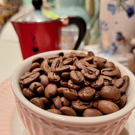 Café de PERÚ Cajamarca "Amazonas" Eco, 250 gramos.

Lo servimos en grano y en bolsas de 250 gramos y lo podemos moler según en qué cafetera lo vayas a preparar.

Nuestras bolsas son de papel reciclable y compostable.

En INHALA Cafés y Tés puedes encontrar una selección de cafés de todo el mundo, ahora mismo te ofrecemos una variedad de 24 cafés, incluídos 3 cafés descafeinados por método Swiss Water.

Estamos en Portalet, 9 de Granollers, Barcelona.