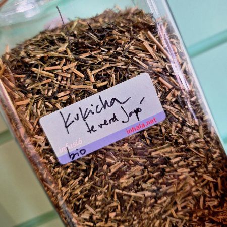 Té verde KUKICHA Bio de Japón, 100 gramos.

¿Quieres conocer otros tés verdes de nuestra selección de tés? Mira aquí.

Apto para vegetarianos y veganos.

En INHALA Cafés y Tés te ofrecemos una selecta carta de tés e infusiones, aquí estamos para aconsejarte y ayudarte a elegir.

Aquí te esperamos, en Portalet, 9 de Granollers, Barcelona.