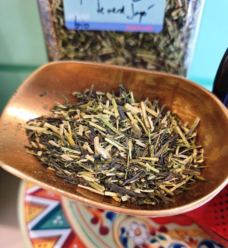 Té verde KUKICHA Bio de Japón, 100 gramos.

¿Quieres conocer otros tés verdes de nuestra selección de tés? Mira aquí.

Apto para vegetarianos y veganos.

En INHALA Cafés y Tés te ofrecemos una selecta carta de tés e infusiones, aquí estamos para aconsejarte y ayudarte a elegir.

Aquí te esperamos, en Portalet, 9 de Granollers, Barcelona.