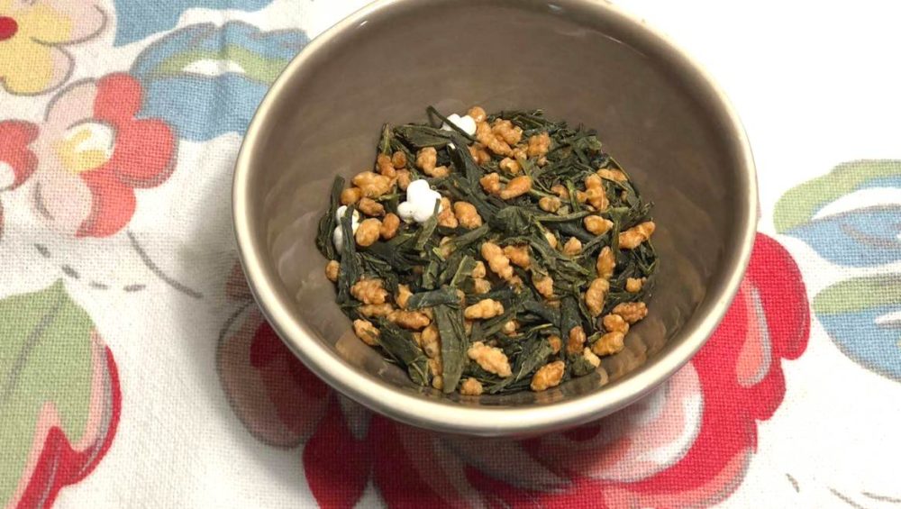 El Té verde Genmaicha de Japón es Bio y no puede faltar en nuestra selección de tés e infusiones.

Es un té único, exquisito y muy original para nuestra cultura pues lleva arroz tostado y maíz hinchado.

Recomendamos una infusión de 2 minutos.

Una curiosidad, ¿sabes que este té es perfecto para beber durante la comida o cena? Puesto que ayuda a que la digestión sea más ligera. 

Apto para vegetarianos y veganos.

En INHALA Cafés y Tés te ofrecemos una selecta carta de tés e infusiones y te esperamos, en Portalet, 9 de Granollers, Barcelona.