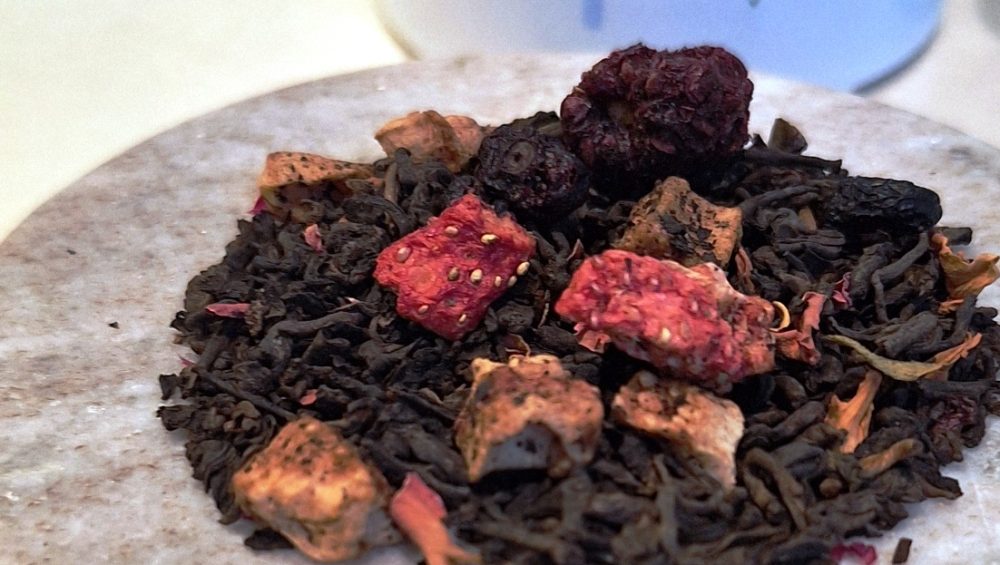 El té Pu-erh con Higos y Frutos del Bosque es novedad para este verano.

Lleva trozos de higos, fresa, frambuesa y moras.

Es ideal para tomar "en frío".

El Pu-erh tiene propiedades depurativas, contiene muchas vitaminas y es muy antioxidante.

En INHALA hemos seleccionado los siguientes Pu-erh:

. Pu-erh Spicy

. Pu-erh Fresh
. Pu-Erh Sorbete de Lima
. Pu-Erh Cranberry
. Pu-Erh a la Vainilla Bourbon
. Pu-Erh Chai
. Pu-Erh Imperial natural

Y también el Pu-erh "Citric Summer".

Nos encantará enseñarte todos nuestros tés y compartir un ratito contigo.

¿Te apetece saber un poco más sobre nuestra selección de tés e infusiones?