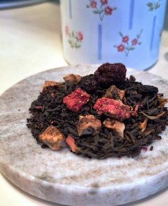 El té Pu-erh con Higos y Frutos del Bosque es novedad para este verano.

Lleva trozos de higos, fresa, frambuesa y moras.

Es ideal para tomar "en frío".

El Pu-erh tiene propiedades depurativas, contiene muchas vitaminas y es muy antioxidante.

En INHALA hemos seleccionado los siguientes Pu-erh:

. Pu-erh Spicy

. Pu-erh Fresh
. Pu-Erh Sorbete de Lima
. Pu-Erh Cranberry
. Pu-Erh a la Vainilla Bourbon
. Pu-Erh Chai
. Pu-Erh Imperial natural

Y también el Pu-erh "Citric Summer".

Nos encantará enseñarte todos nuestros tés y compartir un ratito contigo.

¿Te apetece saber un poco más sobre nuestra selección de tés e infusiones?