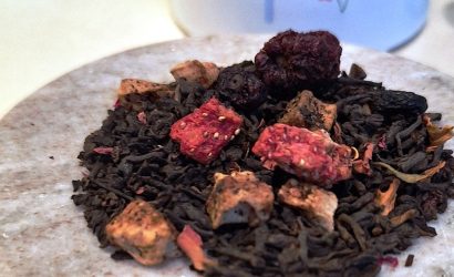 El té Pu-erh con Higos y Frutos del Bosque es novedad para este verano.

Lleva trozos de higos, fresa, frambuesa y moras.

Es ideal para tomar "en frío".

El Pu-erh tiene propiedades depurativas, contiene muchas vitaminas y es muy antioxidante.

En INHALA hemos seleccionado los siguientes Pu-erh:

. Pu-erh Spicy

. Pu-erh Fresh
. Pu-Erh Sorbete de Lima
. Pu-Erh Cranberry
. Pu-Erh a la Vainilla Bourbon
. Pu-Erh Chai
. Pu-Erh Imperial natural

Y también el Pu-erh "Citric Summer".

Nos encantará enseñarte todos nuestros tés y compartir un ratito contigo.

¿Te apetece saber un poco más sobre nuestra selección de tés e infusiones?