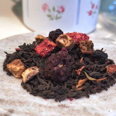 El té Pu-erh con Higos y Frutos del Bosque es novedad para este verano. Lleva trozos de higos, fresa, frambuesa y moras. Es ideal para tomar "en frío". El Pu-erh tiene propiedades depurativas, contiene muchas vitaminas y es muy antioxidante. En INHALA hemos seleccionado los siguientes Pu-erh: . Pu-erh Spicy . Pu-erh Fresh . Pu-Erh Sorbete de Lima . Pu-Erh Cranberry . Pu-Erh a la Vainilla Bourbon . Pu-Erh Chai . Pu-Erh Imperial natural Y también el Pu-erh "Citric Summer". Nos encantará enseñarte todos nuestros tés y compartir un ratito contigo. ¿Te apetece saber un poco más sobre nuestra selección de tés e infusiones?