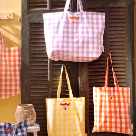 Bolso cuadros lila algodón talla XL Bolso Tote bag algodón cuadros grandes color lila amarillo naranja azul Inhala Cafés y Tés Granollers Barcelona Bolso cuadros lila algodón talla XL